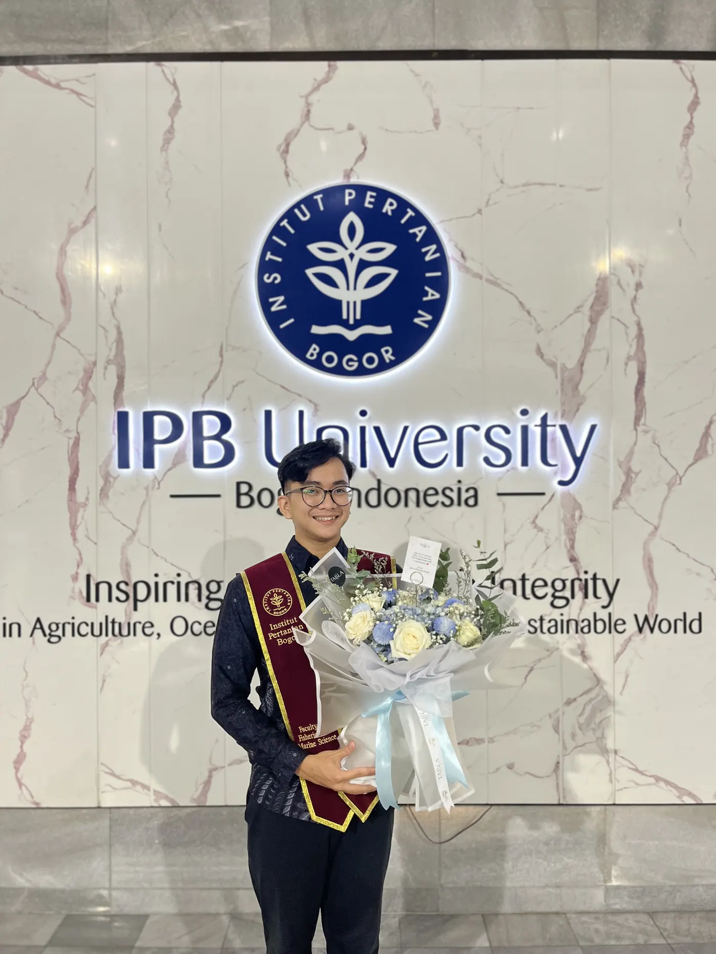 Foto wisuda Wafiq Salman, Bachelor of Marine Science IPB University