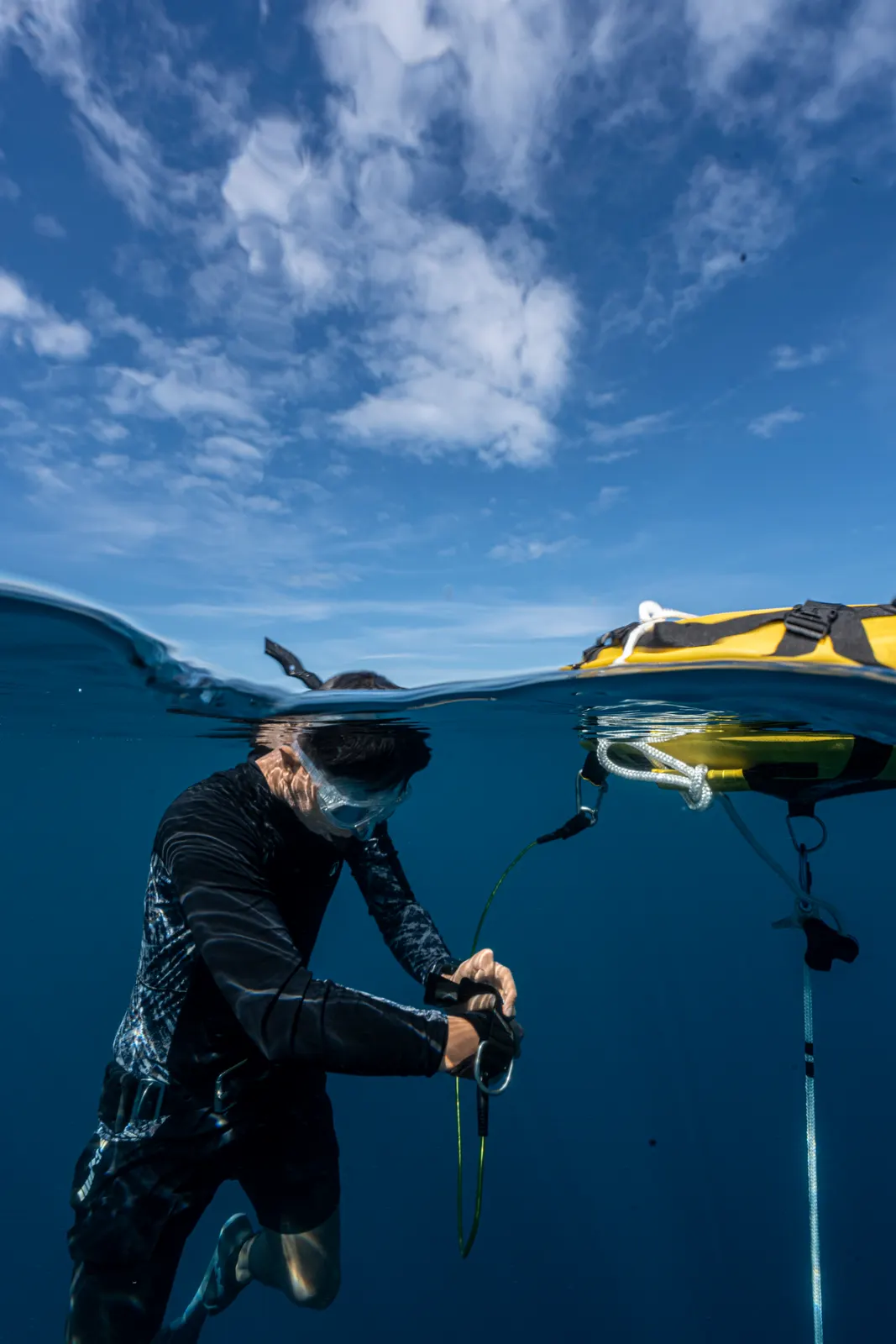 Sesi latihan freediving di kolam